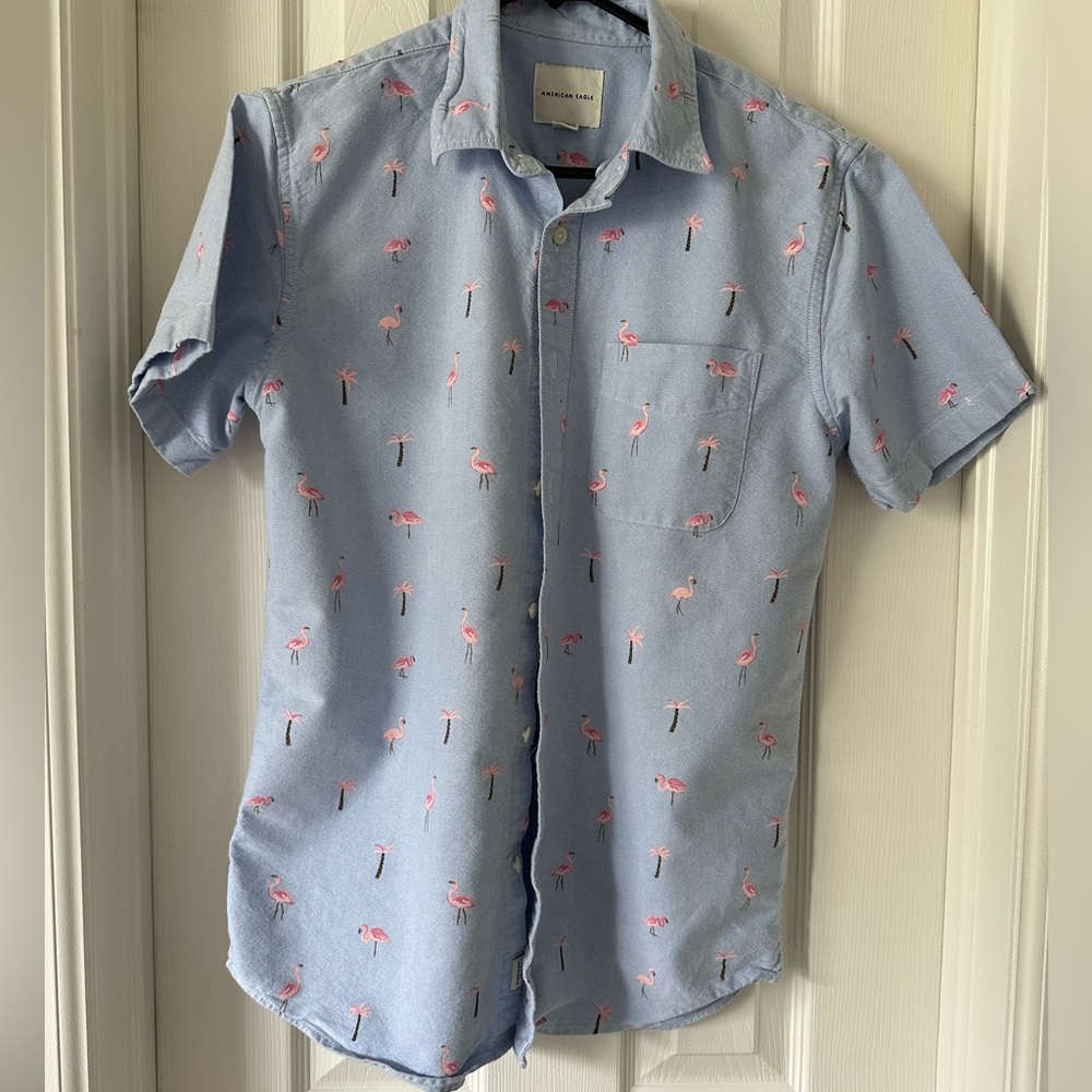 American Eagle tropical button up resort shirt. Flamingo and palm trees. Size S